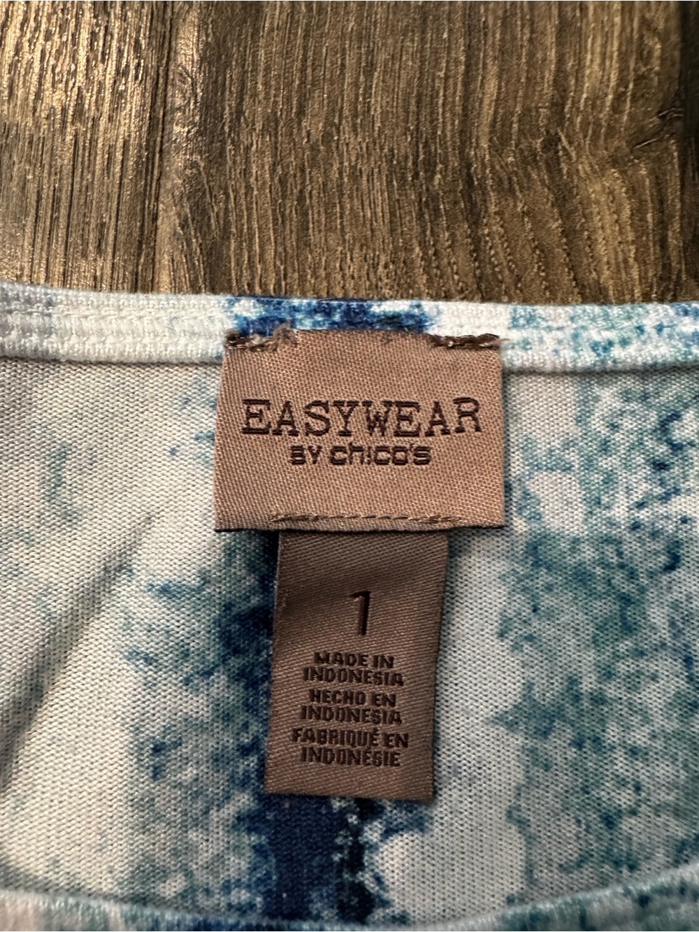 Easywear by Chicos Soft Blue Tie-Dye 3/4 sleeve top women size 1 (medium) - Picture 3 of 5